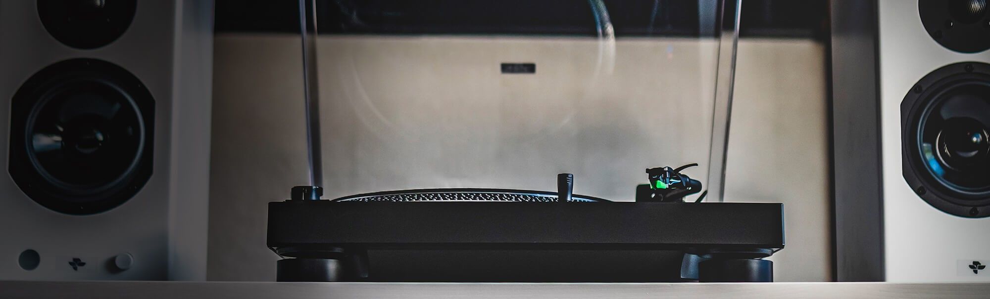 gramofon audio-technica at-lp120sbt-usb bluetooth usb fono linijski izlazi pojačalo  antiskate mehanizam 3 okr / min prijenosni at-vm95e aluminijaska ploča kodek qualcomm aptx ručno upravljanje brzinom upravljanje kristalna upravljačka baza s neposrednim slučajnim prigušivanjem elektroničkog kočenja velikog okretnog momenta
