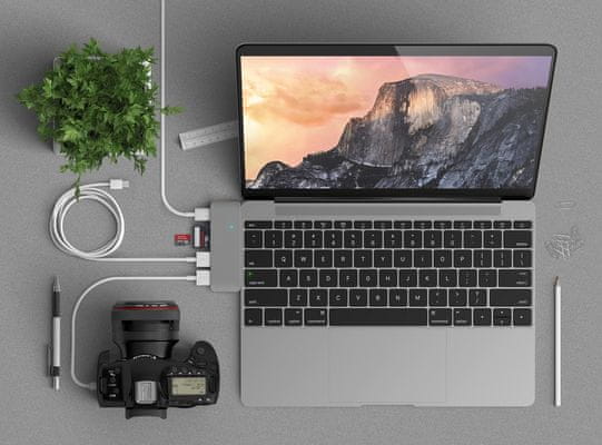 Satechi Pass-Through USB-C hub