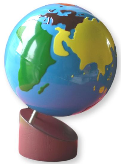Montessori pomůcky Globus – kontinenti u boji