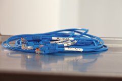 Dymo Rhino traka 24 mm, crna na bijeloj, trajni poliester (1734523)