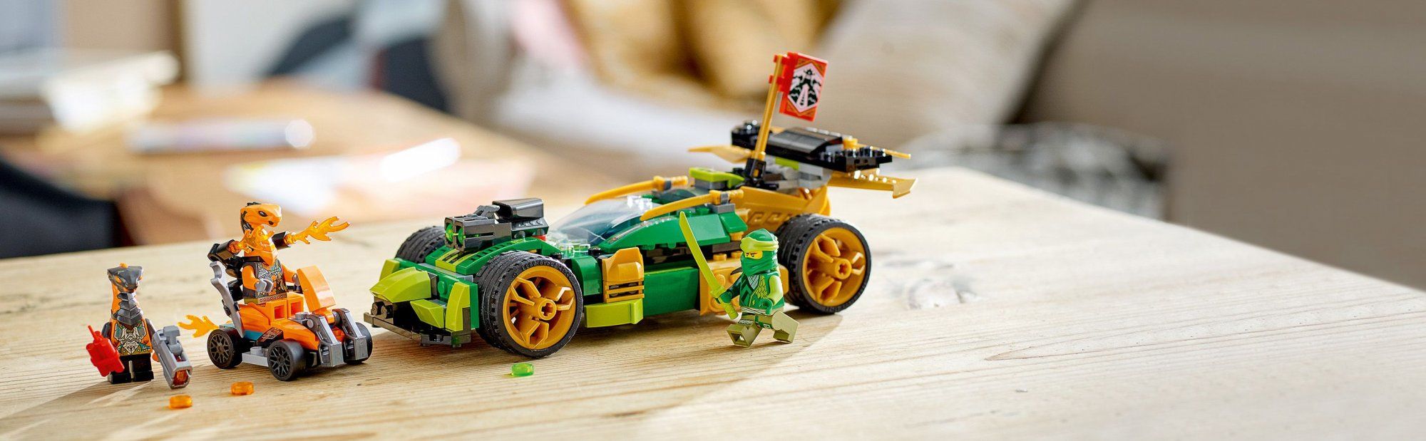  Ninjago - Lloydov trkaći automobil EVO (71763)
