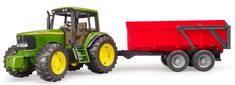 2057 John Deere traktor s vučom